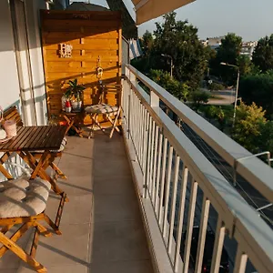 Panorama + Free Street Parking Daire